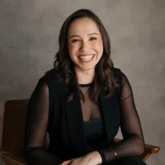 Nina Moretz, Liderança e gestão